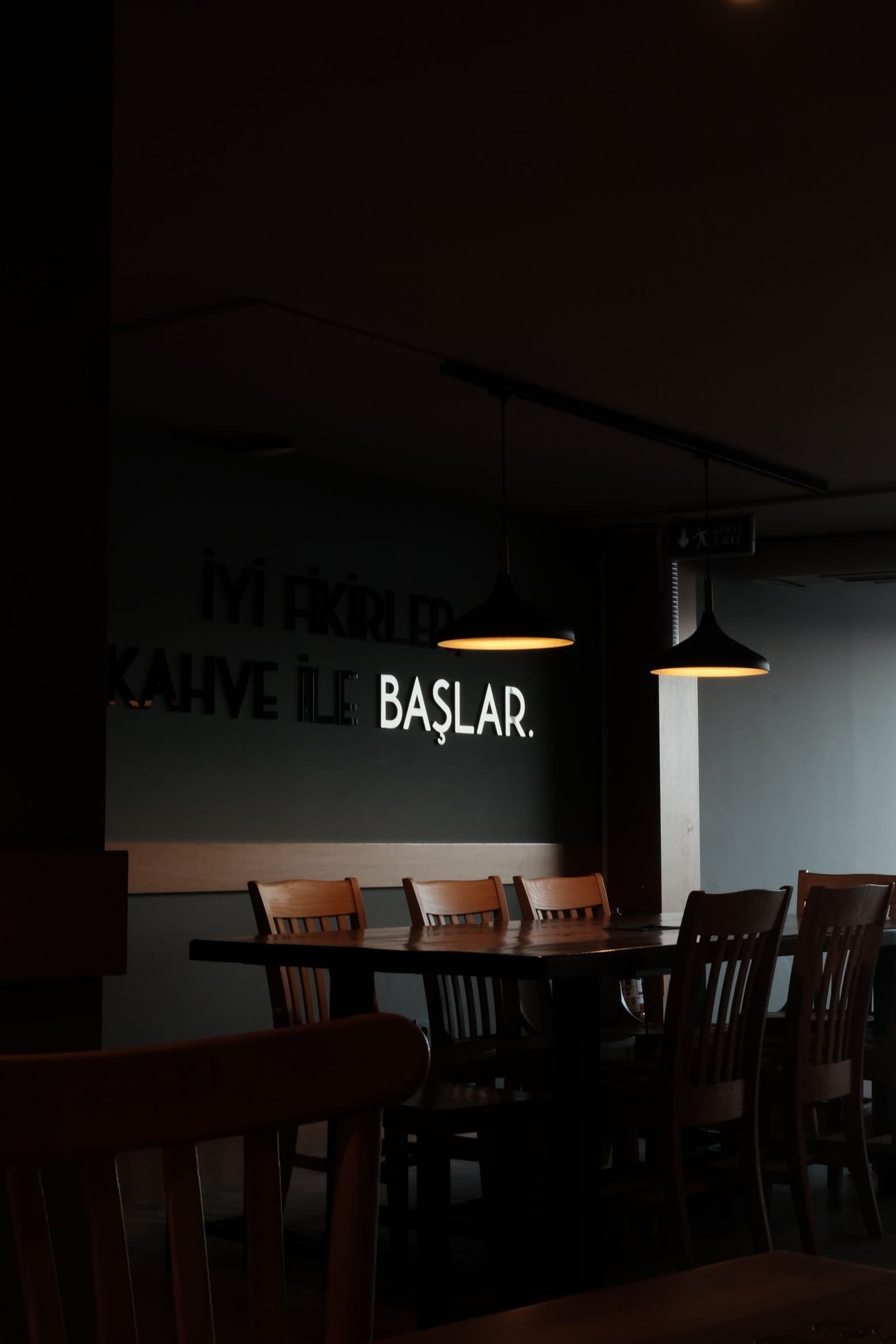 Restaurant et ambiance chaleureuse d’une table